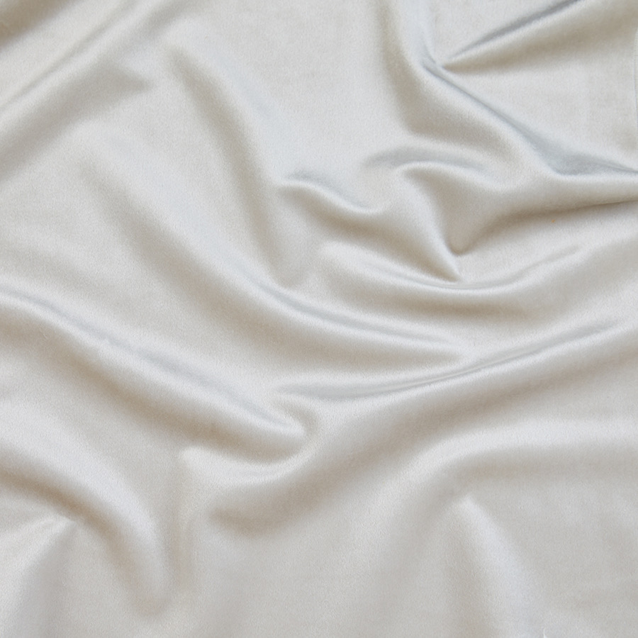Velvet Velvet Ivory tablecloths and overlay